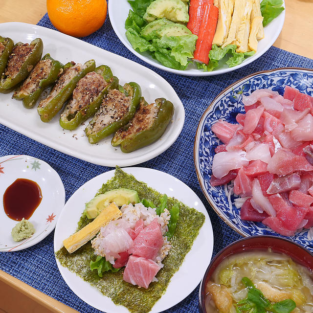 みんな大好き♡手巻き寿司とピーマンの肉詰め(*^^*)