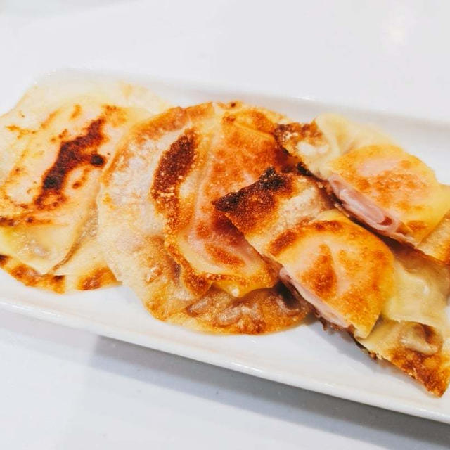 【レシピ】おやつやおつまみなどにぴったり♡ハムとチーズの挟み焼き