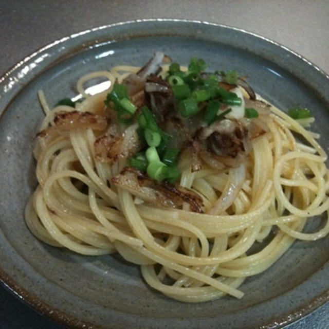 タマネギとアンチョビのパスタ