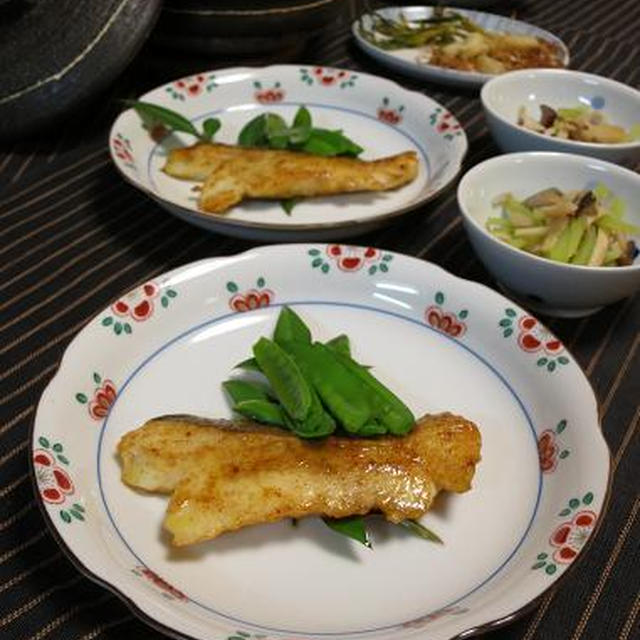 鱈のバタ-醤油焼き、カレー風味♪リクエストのシンプル湯豆腐。