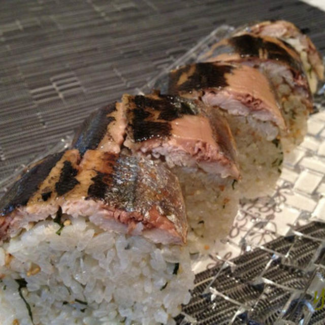 初物！「焼き秋刀魚寿司」に韓国のお惣菜を２つ、添えて。
