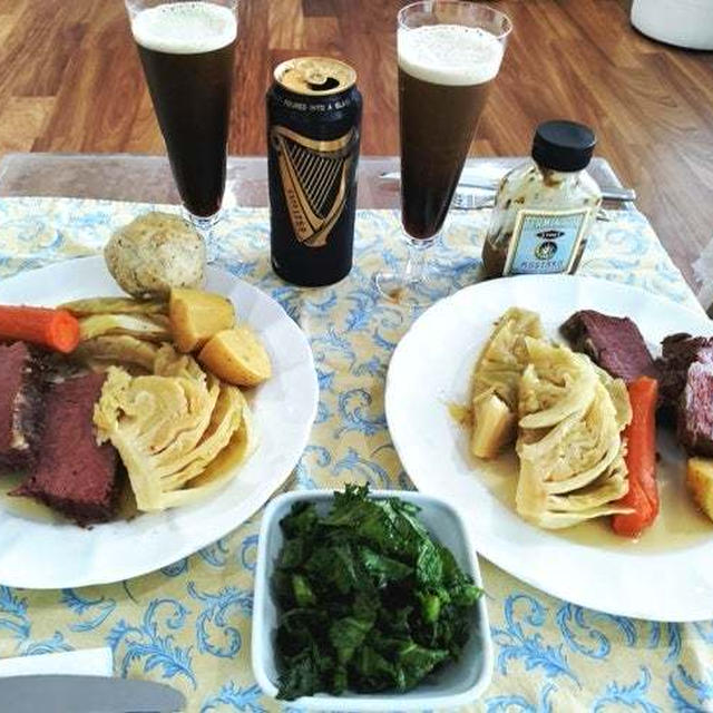 セントパトリックデーでコーンドビーフとキャベツ