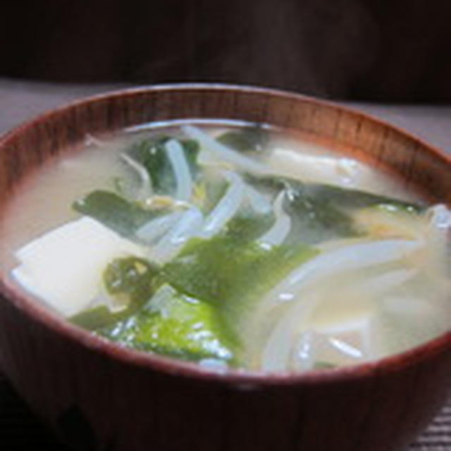 「もやしとわかめの味噌汁」