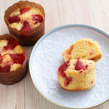 100均の型で簡単♪混ぜて焼くだけ「いちごのカップケーキ」の作り方☆フーディストノート記事公開のお知らせ