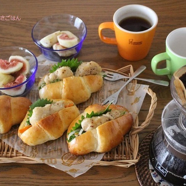 朝ごはん*手作りバターロールでハニーマスタードチキンサンド