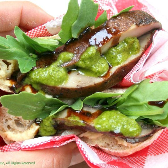 Curry Marinated Portabella Pita Sandwich – Veganカレー味きのこピタサンド