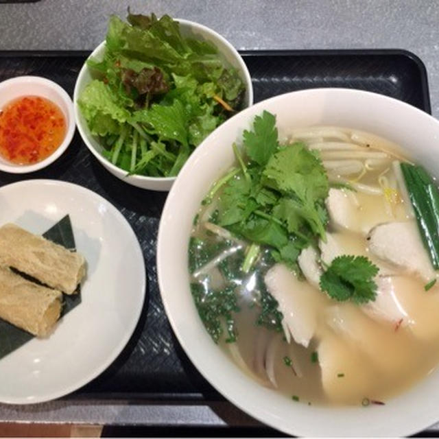 渋谷　ハノイのホイさん　ホリデーランチ　国産発芽玄米生麺入フォー　化学調味料・保存料不使用スープ