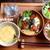 簡単美味：から揚げとろろ丼定食。