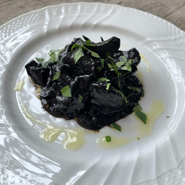 イカの捌き方も合わせて解説！ヴェネツィア風ハリイカの墨煮〜Seppie al nero〜