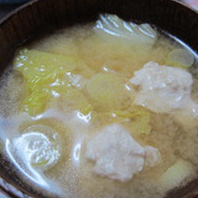 「鶏だんごと白菜の味噌汁」