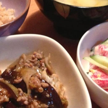 麻婆茄子とサラダ
