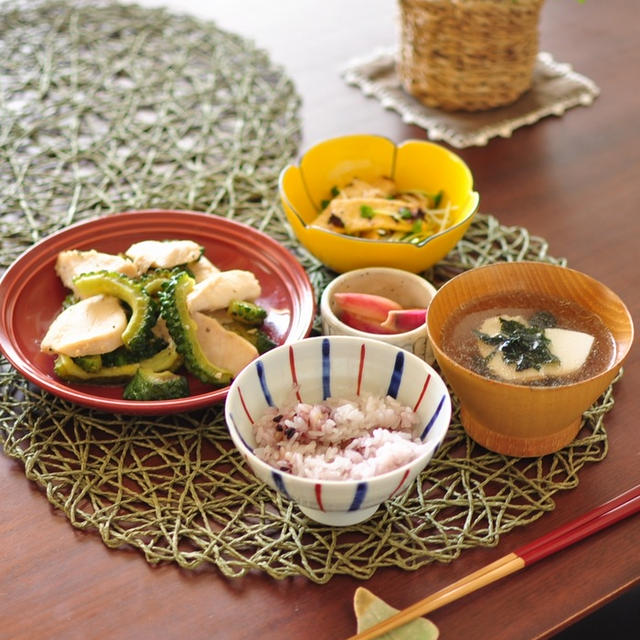 鶏むね肉とゴーヤの炒め物で昨日の晩ごはん（盛り付ける量が多いとオットに言われたｗ）