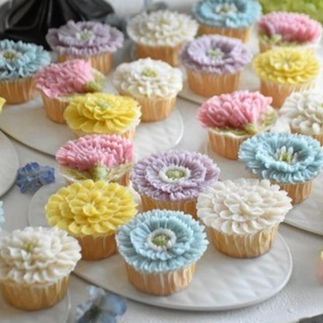 【あんフラワー】あんフラワーカップケーキ３種のお花絞り