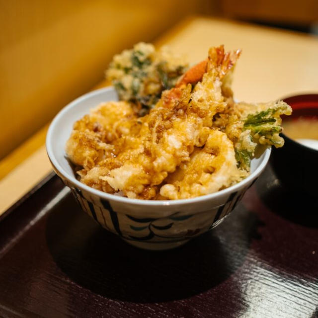 【簡単レシピ】ヘルシーな米粉の天ぷらの作り方：季節の野菜を使って彩り豊かに！