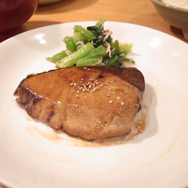 天然のぶりで照り焼き。美味しいからゆっくり噛みしめて食べる｜＠福岡2/27「お金をかけずに健康になる！７０歳まで働くための、健康料理と食生活習慣とは」