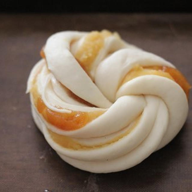 カラメルりんごとお芋、ねじりんちょ