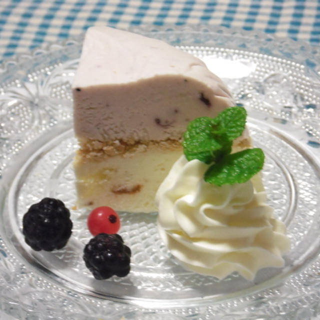 チーズとブルーベリーの2色アイスケーキ