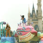 ディズニーランドは混んでます