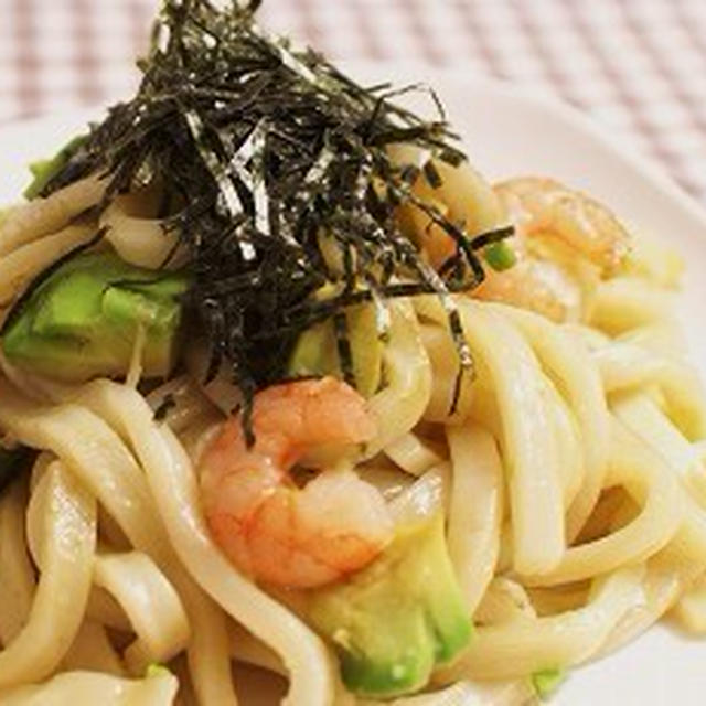 えびとアボカドのゆず胡椒焼きうどん