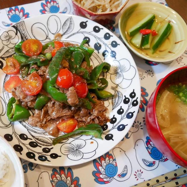 牛乳とミニトマトとピーマンの甘辛炒めの晩ごはん