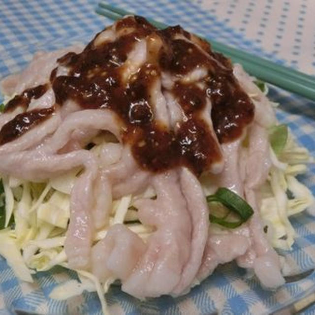 酸味をきかせたプルーンソースがうまっ♪　とぅるるん豚を香味だれで