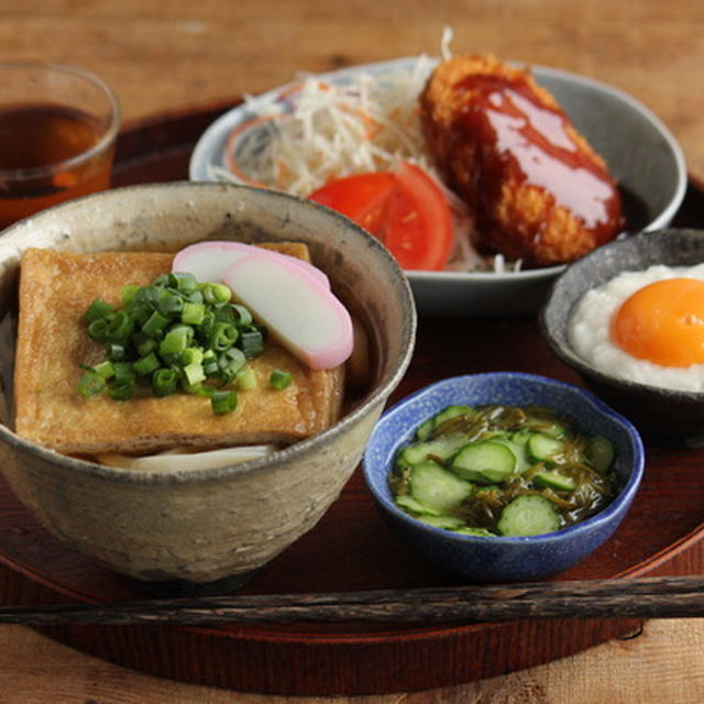 【簡単お揚げレシピ】疲れてる日のきつねうどん献立