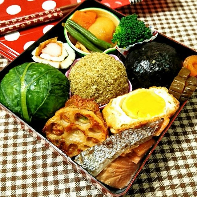 おはようございます(*^-^*)/真ん丸おにぎり弁当です。野沢菜ふりかけとろろ...