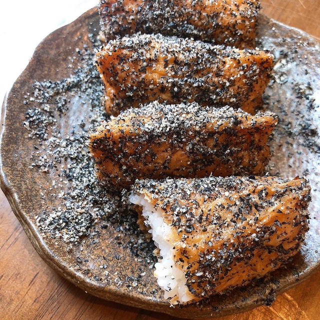 朝ごはんは黒胡麻いなりです！！