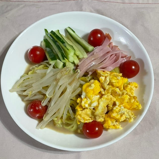 冷麺♪ 右手首が...