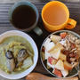 グリーンカレーと水切りヨーグルトの朝ごはん♪意外と美味しいオーツミルク(^^)