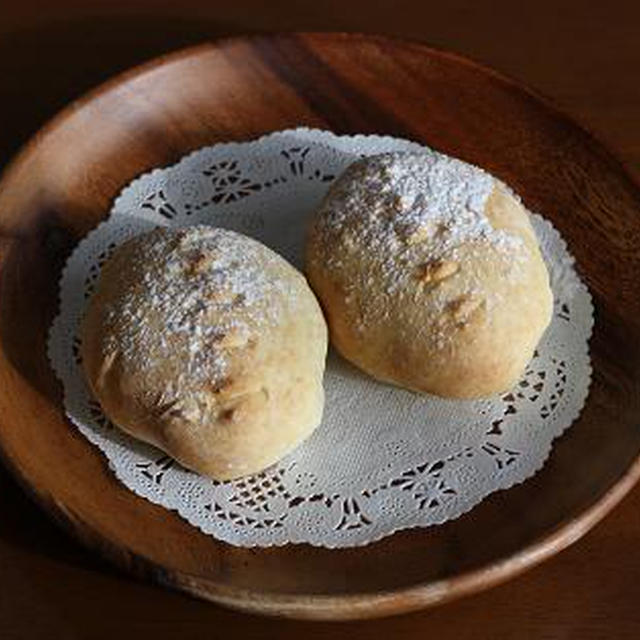 ホットケーキミックスで簡単＊ツナバジルパン　♪　今日は誕生日