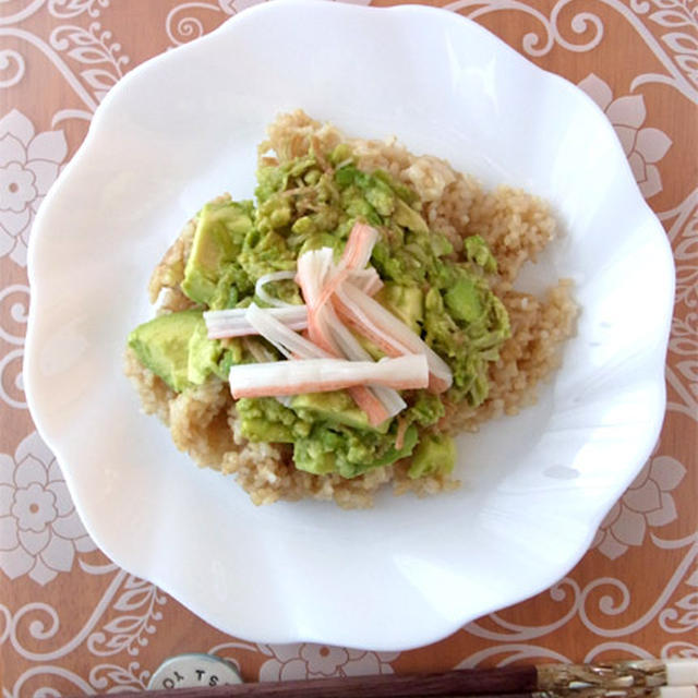 アボカドとカニカマの柚子胡椒丼