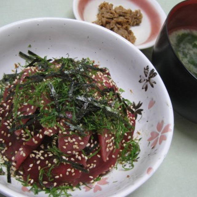 まぐろ専門店の穴場食堂でマグロ丼　穐人物産@三崎