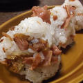 佐渡産の美味しいお米で♪カリカリベーコンとフライドオニオンのおにぎり☆と、リベンジパン。