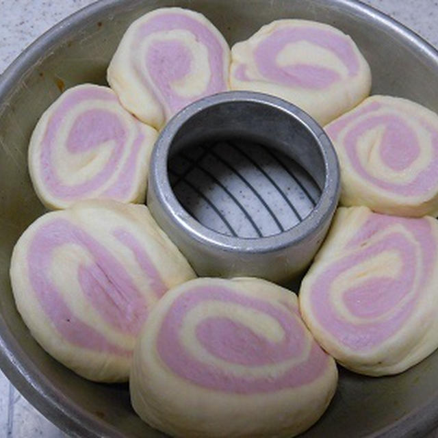 リング型で渦巻きちぎりパン～♪