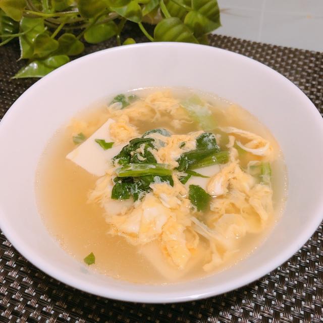 簡単！あったまる〜生姜香る小松菜と豆腐のかきたま中華スープ