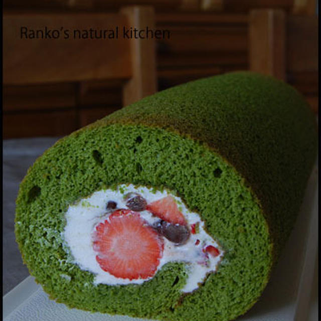 抹茶の苺ロールケーキ