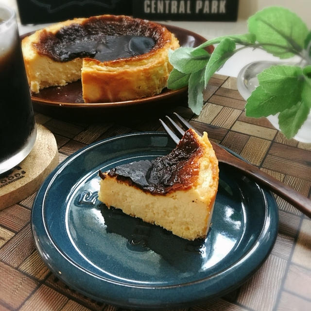 混ぜて焼くだけ 簡単 バスク風ニューヨークチーズケーキ By かおﾁｬﾝさん レシピブログ 料理ブログのレシピ満載