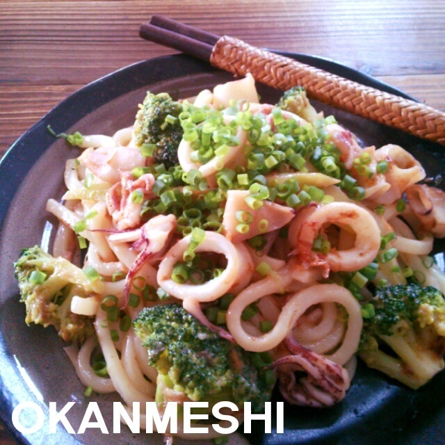 ヒイカとブロッコリーの焼きうどん