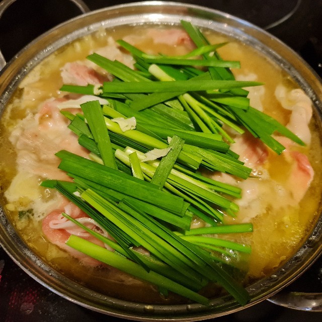 おいしいもつ鍋（味噌味）のスープの作り方とマクロ（Makro）の中華麺/
