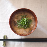 油揚げと梅干しのおみそ汁