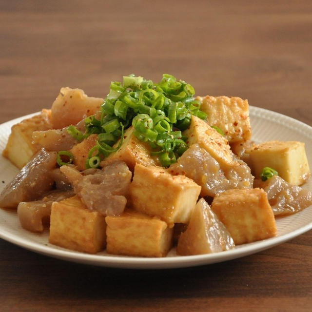 ダイエット中にも安心♡見た目は地味でも食べたらハマる！こんにゃくと厚揚げのピリ辛みそ炒め