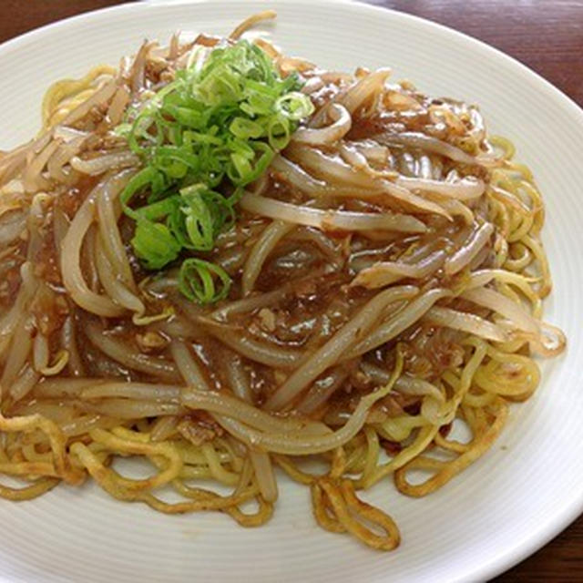 昼ごはんに「麻婆モヤシ固焼きそば」