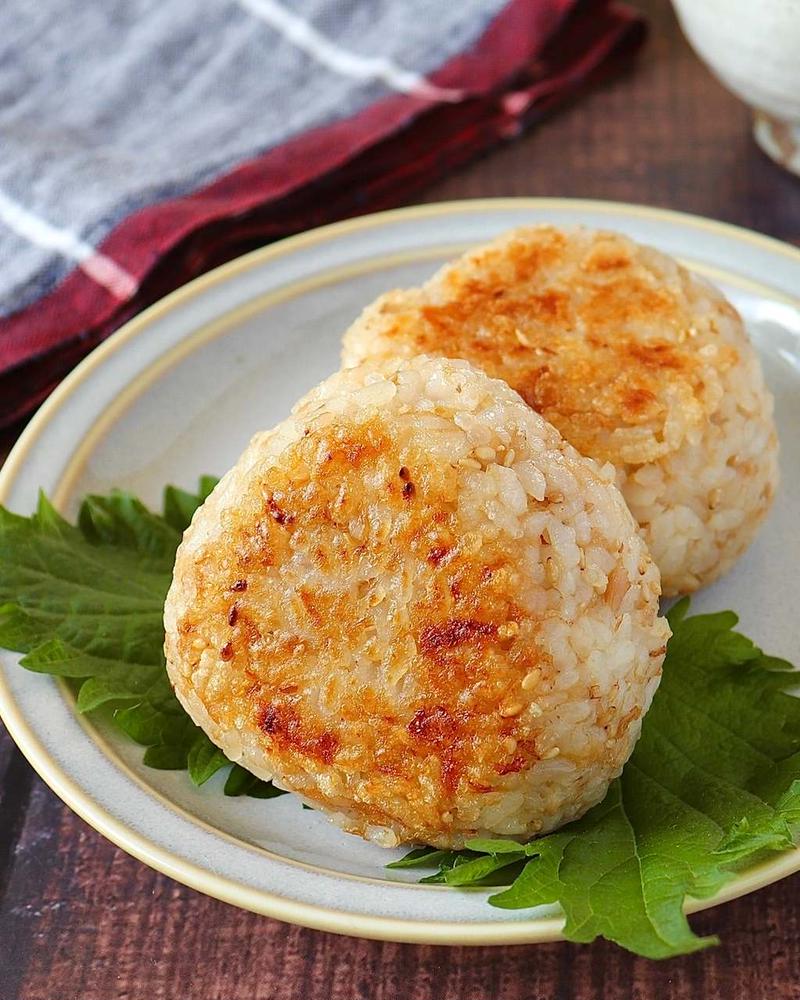 ピクニックにも！冷めても美味しく香ばしい【ツナマヨおかか焼きおにぎり】