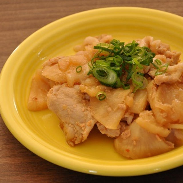 平日がラクチンになる漬け込み肉【豚肉とかぶのピリ辛炒め】