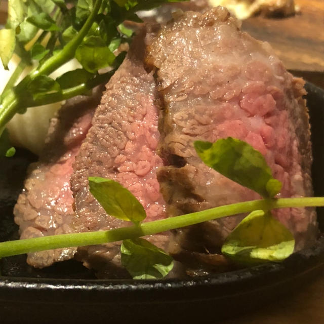 サァ〜お肉を食べよう！！希少な国産赤身塊肉に笑みがこぼれた♡
