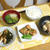 鶏手羽元の梅干しと里芋の含め煮と切り昆布とさつま揚げの煮ものでうちごはん（レシピ付）