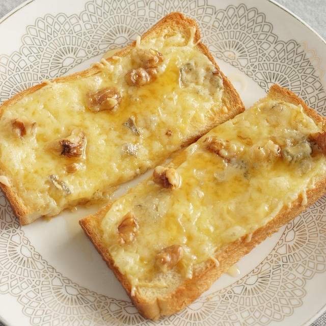 今日はパンの記念日！ゴルゴンハニートースト