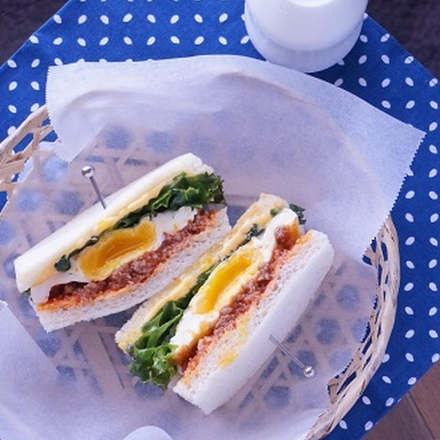 ミートソースでホットサンドの朝ごはん♪