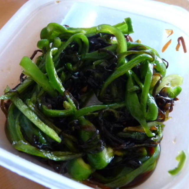 ピーマンと塩昆布で・・・